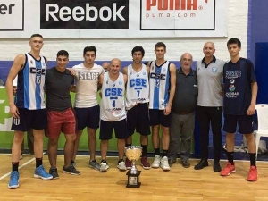 Parte del plantel Albiceleste que logró el título del Clausura recibió el Sunny Trofeo de la ABZC.