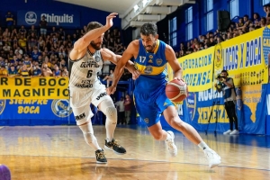 Pato Tabarez en la defensa de Vega en La Bombonerita.