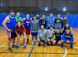 El plantel del Ancla que se prepara para el estreno en la ABZC.