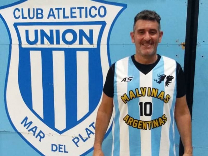 Leonardo Cordeiro fue la figura de la cancha en la victoria de Malvinas Argentinas sobre Kimberley. El campeón defensor repetirá si derrota a Miramar Básquet en el última jornada.