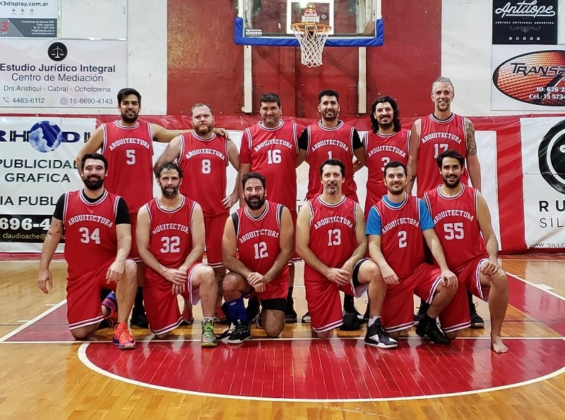 Arquitectura y su primer festejo en la élite del maxibásquet porteño