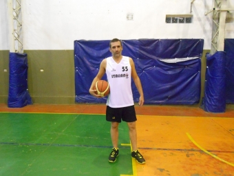 Fuimos hasta el galón de los recuerdos, allá por 2015, y encontramos la foto de Andrés Macri, la persona designada para enviar las fotos del equipo y los jugadores del Tano. Vamos Andrés! Te estamos esperando.