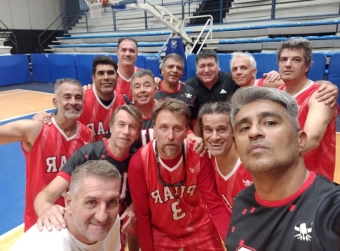 La selfie de los pilarenses luego del celebrado triunfo en Liniers.