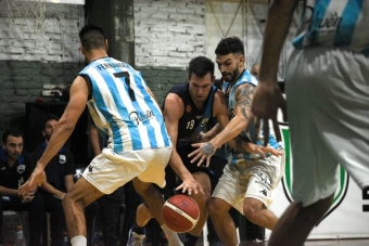 Feli Sánchez (20 pts) intenta pasar la presión de la Academia.