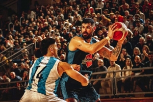 Zárate Basket logró un triunfo agónico en el DAM para ponerse 2-1.
