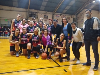 Las Diablas con la Copa Municipalidad de Pilar.