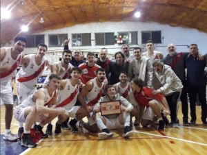 La Banda celebrando la clasificación en All Boys.