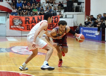 Jesús Cruz Galarza anotó 20 pts pese a la intensa presión defensiva.