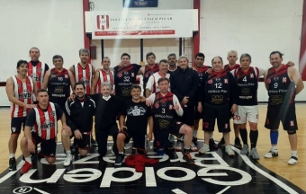 Los planteles de River y Atlético en el gimnasio del Rancho.