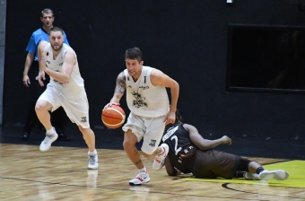 Sigue en carrera. Jony Treise conducirá a Gimnasia (CR) en la recta final de la LNB.