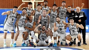 Pato Taberez en el entro del festejo de Olímpico en San Pablo.