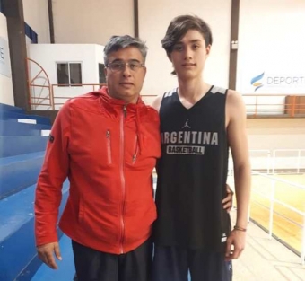 Ignacio Floriani con su papá Ariel en el Cenard.