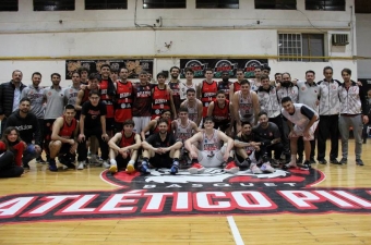 La fiesta del básquet. Atlético y Derqui unidos en la foto de la primera semifinal de la Copa Pilar 2023.