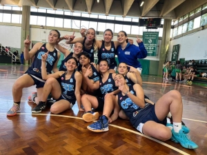 Las U17 del Albiceleste celebraron el primer puesto en la mítica cancha de Malaver.