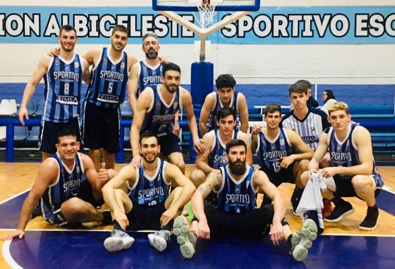 El plantel de Sportivo en el triunfo que podría ser el último en el Larghi.