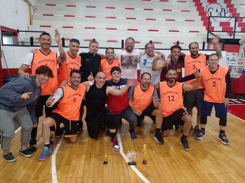 Los Rolitrancos campeones de la MAZALigue +40