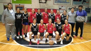 El plantel y cuerpo técnico de la ABZC U19 en el gimnasio de Presidente Derqui.