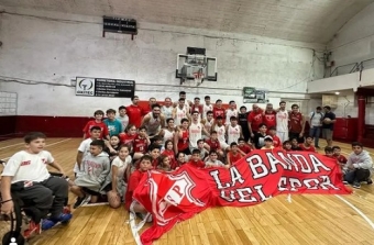 El Rojo celebró en la Avenida un contundente triunfo en los cuartos de final.