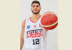 Tommy Demogerontas con la camiseta de Atlético versión Liga Argentina.