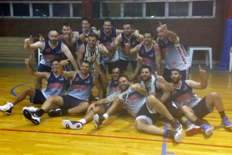 Náutico celebró en la Ribera tras vencer en el clásico a Independiente.