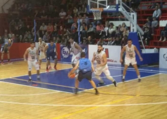 Zárate ganó un partidazo en Paraná y sigue dando batalla por el 2.