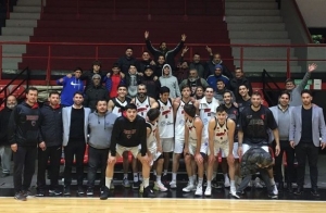 La familia derquina celebró el primer punto de la serie en Chivilcoy.