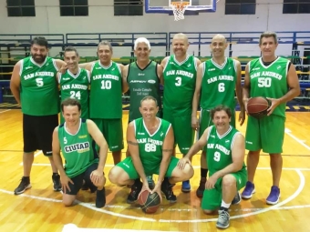 Tortugas se quedó con el clásico y el duelo de invictos ante Lagartos, por el Torneo +45 de Verano en Campana.