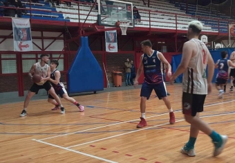 Nacho Suárez fue goleador del juego en la Ribera.