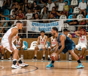 Experiencia vs juventud. Lucho Tantos (10 pts, 10 reb y 8 as) frente a Espelet.