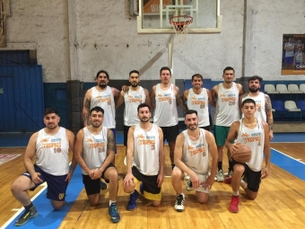 Con la victoria ante YasTá en duelo de invitos, Oeste Tropics se quedó la punta de la tabla, a 3 fechas del comienzo de la Copa de Verano Marcos Paz