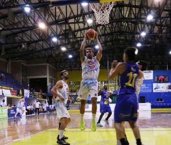 Zárate volvió a la victoria en el cierre de su gira por el sur del país.