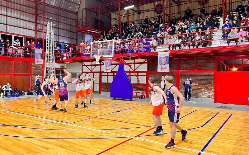 A estadio colmado se vivió la primera final por el ascenso de la ABZC