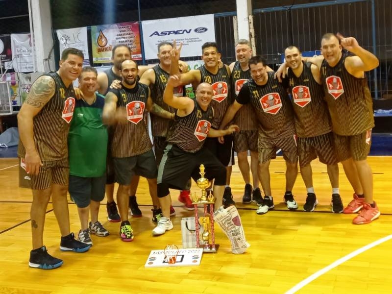 Mafia de Pivots campeón invicto del Torneo +45 de Verano en Campana