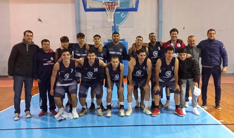 El Gaucho en el gimnasio de CADU tras su segunda victoria del año.