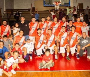 El plantel que consiguió el podio en la Zona Ascenso en la Liga Metropolitana.