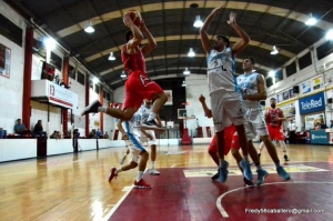 Atlético sube en la División y quedó a un paso de asegurar el 1 para los playoffs.