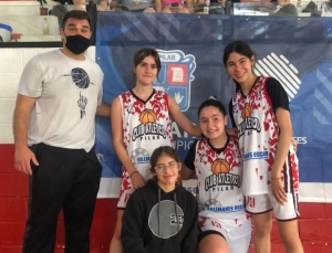 Las chicas del Sub 16 de Atlético que avanzaron a la definición provincial.