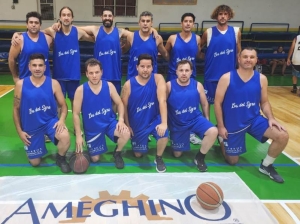 Los del Sgro mantienen su invicto en el Torneo de Maxibásquet +35 de Verano en Campana.