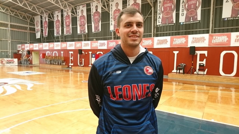 Federico Renzetti en el giomnasio del Colegio Los Leones de Quilpue.