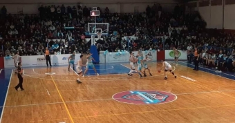 A estadio colmado se disputó el tercer punto de la serie. Se viene el 4º el martes.