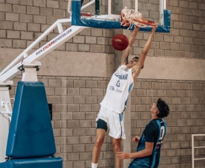 Facu Tancredi metió un volcadón en una gran producción: 11 pts y 9 reb.