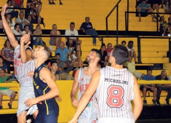 Corvalán, Baquero y Michelini rodear a Barra en una gran victoria Rojinegra.