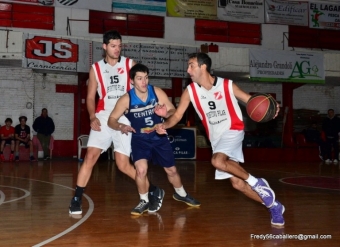 Hasenauer defendido por Rivero en el primer punto disputado en La Caldera.