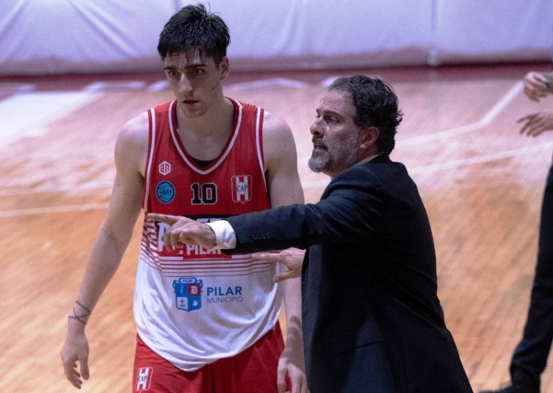 Uno sigue y otro no. Roberto Pavlotsky renovó como DT del Rancho y Franco Smaniotti regresó a Obras Basket.