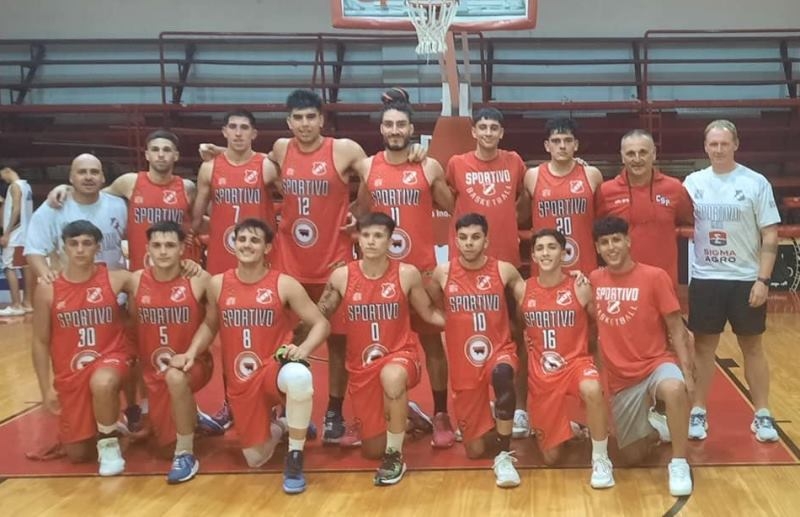 El plantel del Rojo de Pilar en el Omar Olguín.