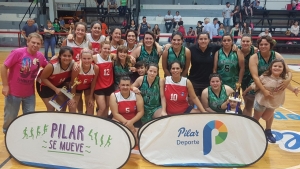 Las campeonas y subcampeonas de Oro: Muni 2 y  1, juntas en la final.