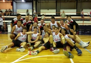 El plantel de la ABZC con el cuerpo técnico en el gimnasio de Regatas.