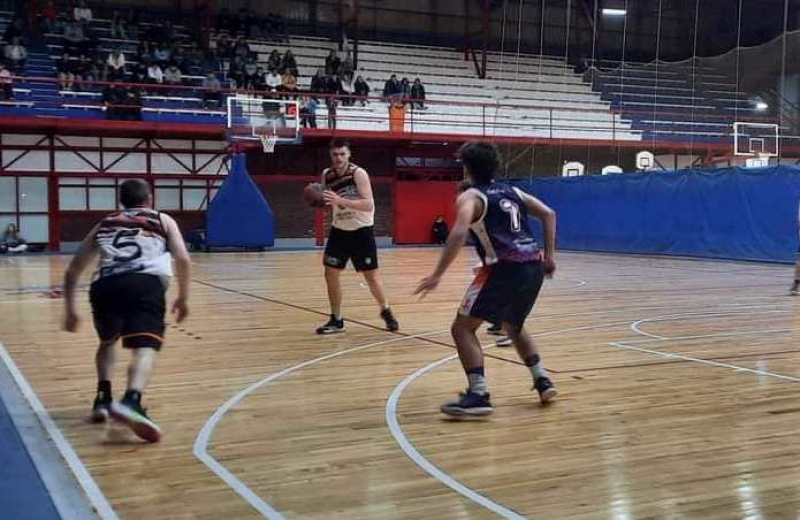 El duelo zarateño quedó en manos de Unión en la Ribera.