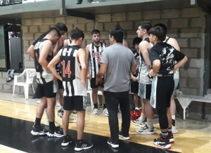 El Negro cayó en el Microestadio ante Náutico Zárate.