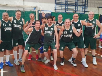 En su mejor campaña desde que participa de los Torneos organizados los Sábados en Hebraica, Ferro está a una victoria de ser bronce en la Copa de Oro del Torneo Clausura.